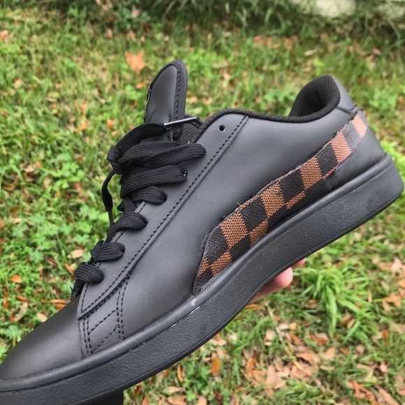 Customs - Picture 4 of 4